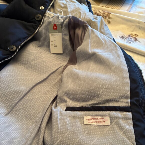 NEW WITH TAG - Deluxe Clothing Street Tailor. Navy puffy winter jacket with hood - Picture 4 of 6